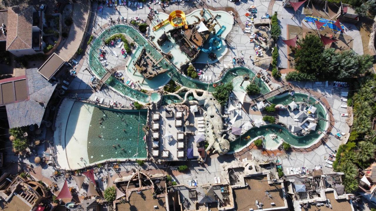 Hotel Pirates World แอกด์ ภายนอก รูปภาพ