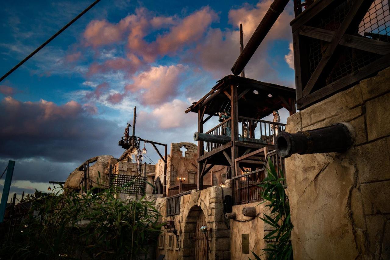 Hotel Pirates World แอกด์ ภายนอก รูปภาพ