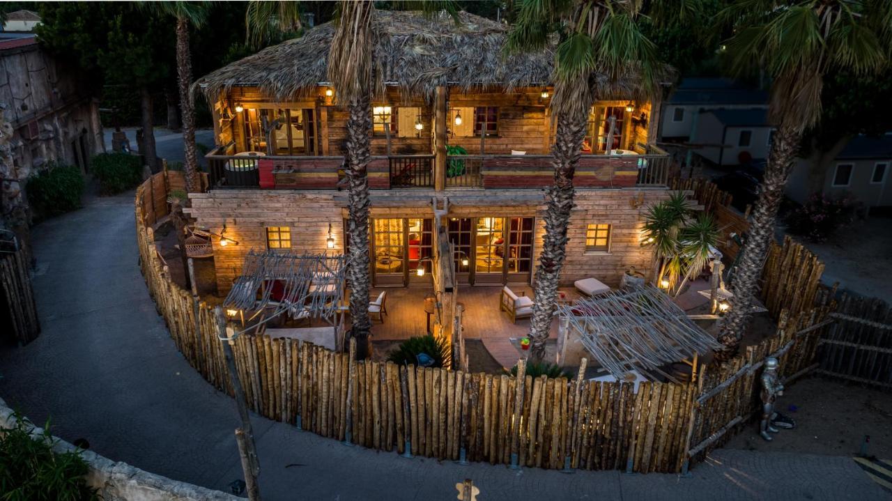 Hotel Pirates World แอกด์ ภายนอก รูปภาพ